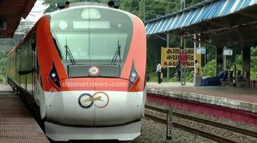 Kerala deserves 10 vande bharat express says Rajmohan Unnithan here's what V Muraleedharan respond kgn Kerala deserves 10 vande bharat express says Rajmohan Unnithan here's what V Muraleedharan respond kgn