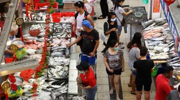 man bought 30 live fish from market for 400 singapore dolor and do you know what he did next ans man bought 30 live fish from market for 400 singapore dolor and do you know what he did next ans