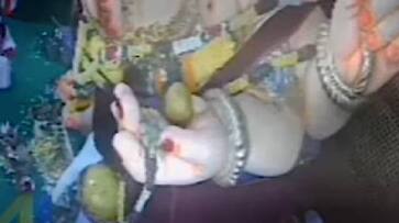man steals 11 kg laddu from Ganesh Pandal caught in CCTV rlp man steals 11 kg laddu from Ganesh Pandal caught in CCTV rlp