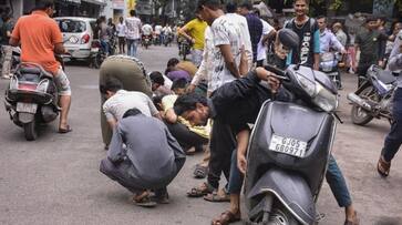 crowd searching for diamonds on roadside after an anonymous message spread hyp crowd searching for diamonds on roadside after an anonymous message spread hyp