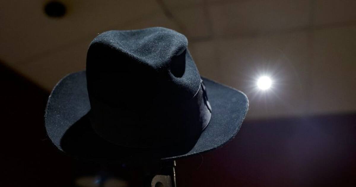 Michael Jackson's moonwalk hat sells for 77,640 Euros