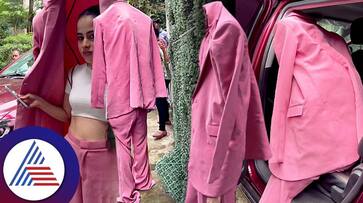 Actress Urfi Javed who got out of the car without a head Neteizens shocked suc Actress Urfi Javed who got out of the car without a head Neteizens shocked suc