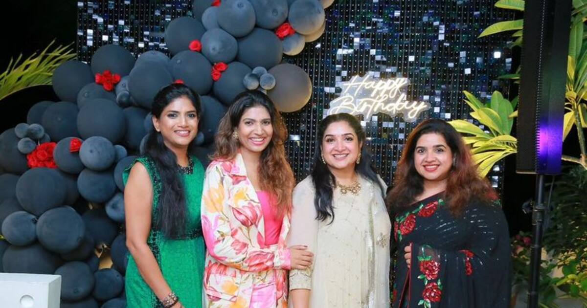 போட்டி போட்டு அழகில் மயக்கும் சிஸ்டர்ஸ்.. வனிதாவின் அக்கா அனிதா, கவிதாவின் க்யூட் போட்டோஸ்.. 