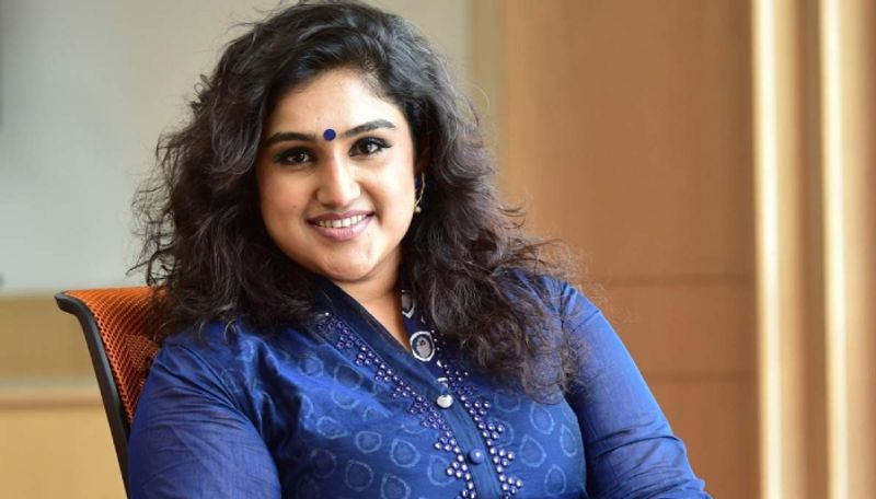 Vanitha And Power Star Srinivasan speech: பட விழாவில் ஹனி மூன் குறித்து வனிதாவிடம் பேசிய பவர் ஸ்டார் ஸ்ரீனிவாசன்!