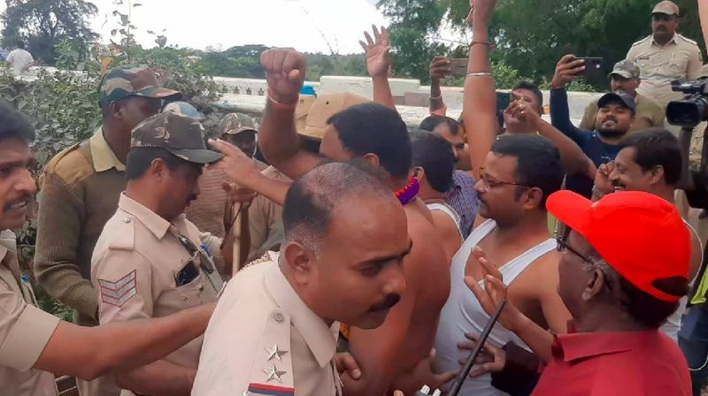 Cauvery water disputee pro kannadigas protest agains govt of karnataka at kodagu rav