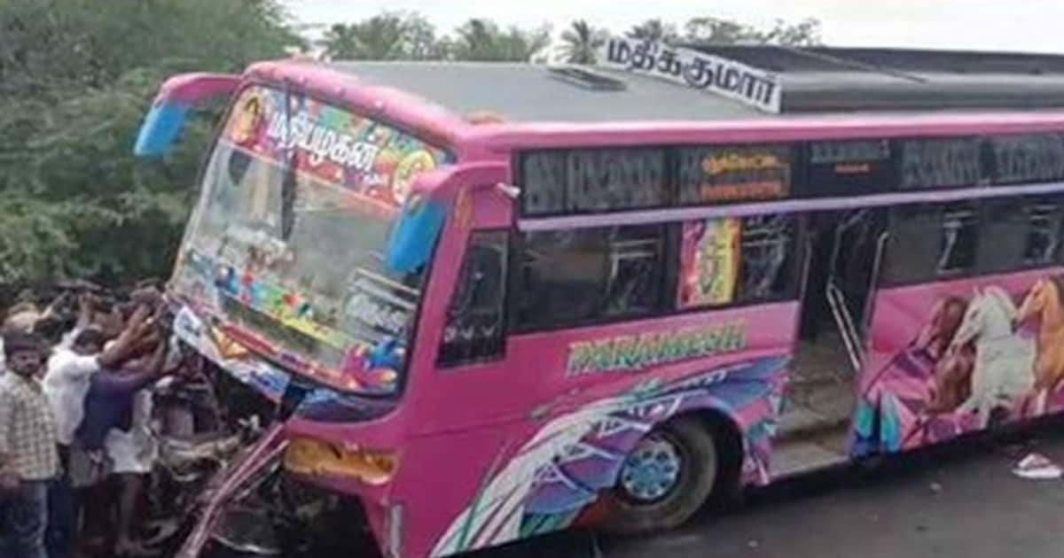 நேருக்கு நேர் மோதல்! 2 பேர் பலி! பேருந்து அடியில் சிக்கிய கார்! 3 பேர்