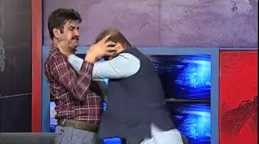 Pakistan political leaders slaps each other on TV debate video gone viral akb Pakistan political leaders slaps each other on TV debate video gone viral akb