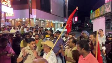 AITUC workers blocked buses for not entering into bus stand at night in wayanad afe AITUC workers blocked buses for not entering into bus stand at night in wayanad afe