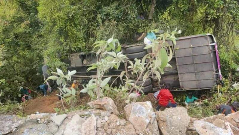 3 killed in tourist bus overturn accident near Coonoor in Nilgiri district