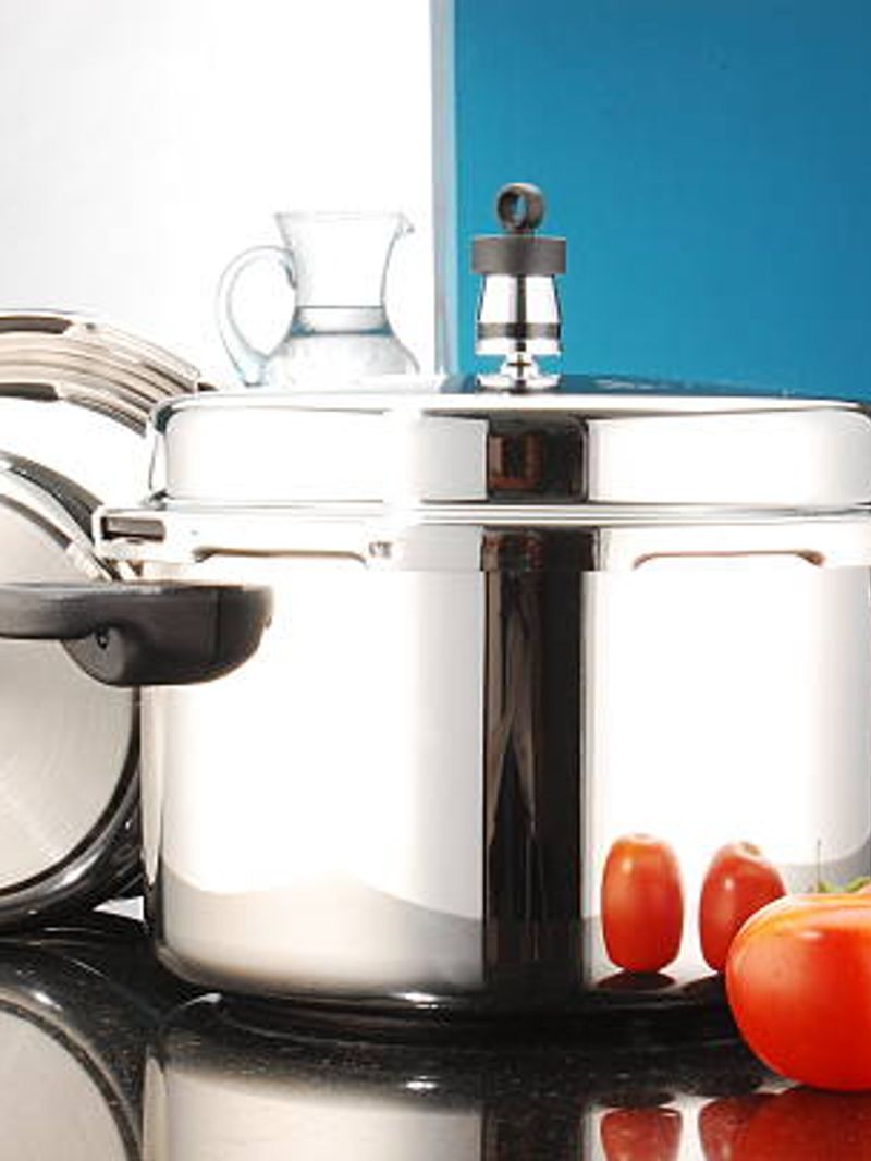 விசில் அடிக்கும் போது குக்கரில் தண்ணீர் வெளியேறுகிறதா? 