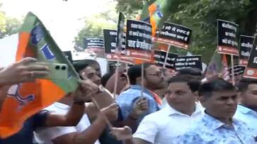 BJP workers demand Delhi CM Arvind Kejriwal resignation smp BJP workers demand Delhi CM Arvind Kejriwal resignation smp