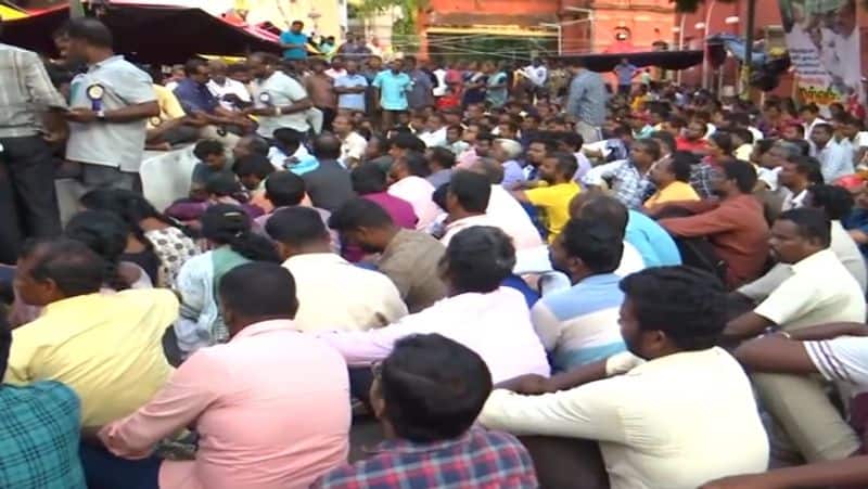 Protesting teachers arrested in Chennai DPI Campus tvk