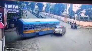 A bus jumped a red signal and rammed into a speeding car.. 10 people were injured.. Video went viral..ISR A bus jumped a red signal and rammed into a speeding car.. 10 people were injured.. Video went viral..ISR