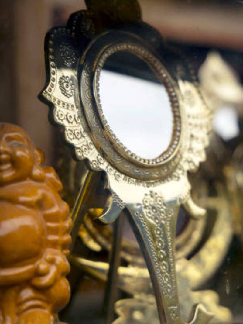 know why you should never keep broken mirror in your house as per vastu in tamil mks