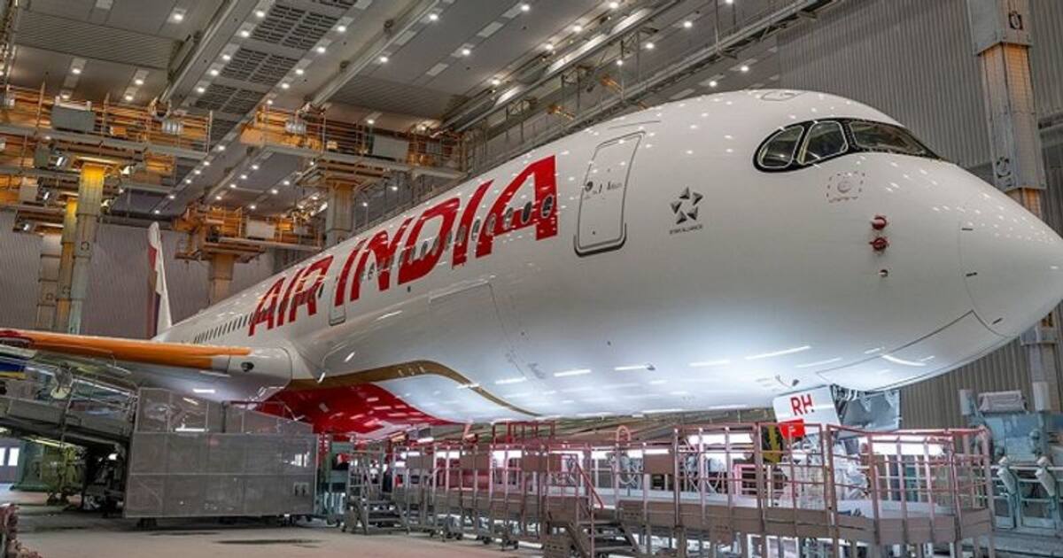 புதிய தோற்றத்தில் ஏர் இந்தியா விமானம்! லோகா, டிசைன் எல்லாமே புதுசு!