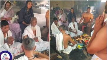 Dharwad Muslim family Accomplished father pinda shraddha in Gokarna like Hindu tradition sat Dharwad Muslim family Accomplished father pinda shraddha in Gokarna like Hindu tradition sat