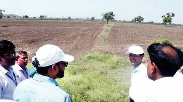 farmers crys in front of central drought study team gvd farmers crys in front of central drought study team gvd