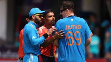 ICC World cup 2023: Jarvo 69, famous England pitch invader appears in India vs Australia WC match CRA ICC World cup 2023: Jarvo 69, famous England pitch invader appears in India vs Australia WC match CRA