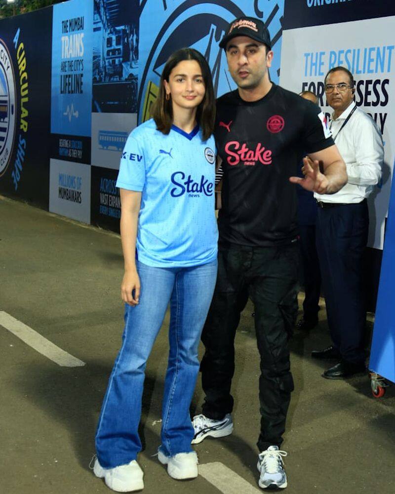 Alia, Ranbir wear number '8' T-shirts, hold hands as they walk, pose with  Nita