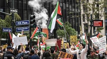Clashes erupt as pro-Israel and pro-Palestine supporters rally across American cities - WATCH snt Clashes erupt as pro-Israel and pro-Palestine supporters rally across American cities - WATCH snt