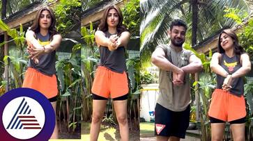 Shilpa Shetty has taught very easy exercises to strengthen hands suc Shilpa Shetty has taught very easy exercises to strengthen hands suc