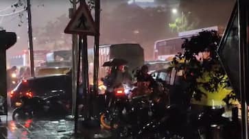 Bengaluru: Heavy rainfall disrupts normal life, Yellow alert for the next 48 hours vkp Bengaluru: Heavy rainfall disrupts normal life, Yellow alert for the next 48 hours vkp
