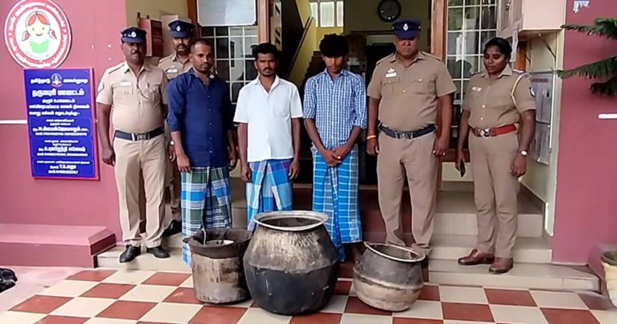 பாப்பிரெட்டிப்பட்டி அருகே சாராயம் காய்ச்சிய 3 பேர் கைது; 300 லிட்டர் ஊறல் அழிப்பு, 15 லிட்டர் சாரயம் பறிமுதல்