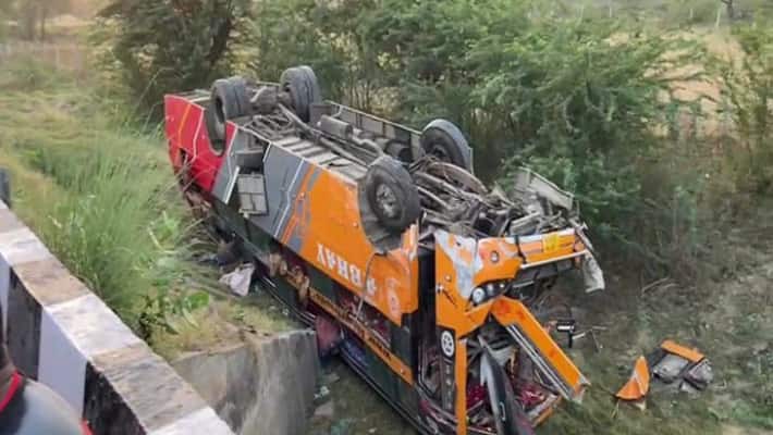 jammu kashmir news accident happened in doda where bus fall down into Chasm many passengers dead kxa 