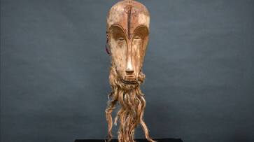 This mask was sold for 36 crores elderly couple from Nimes filed a complaint against auction house for cheating akb This mask was sold for 36 crores elderly couple from Nimes filed a complaint against auction house for cheating akb