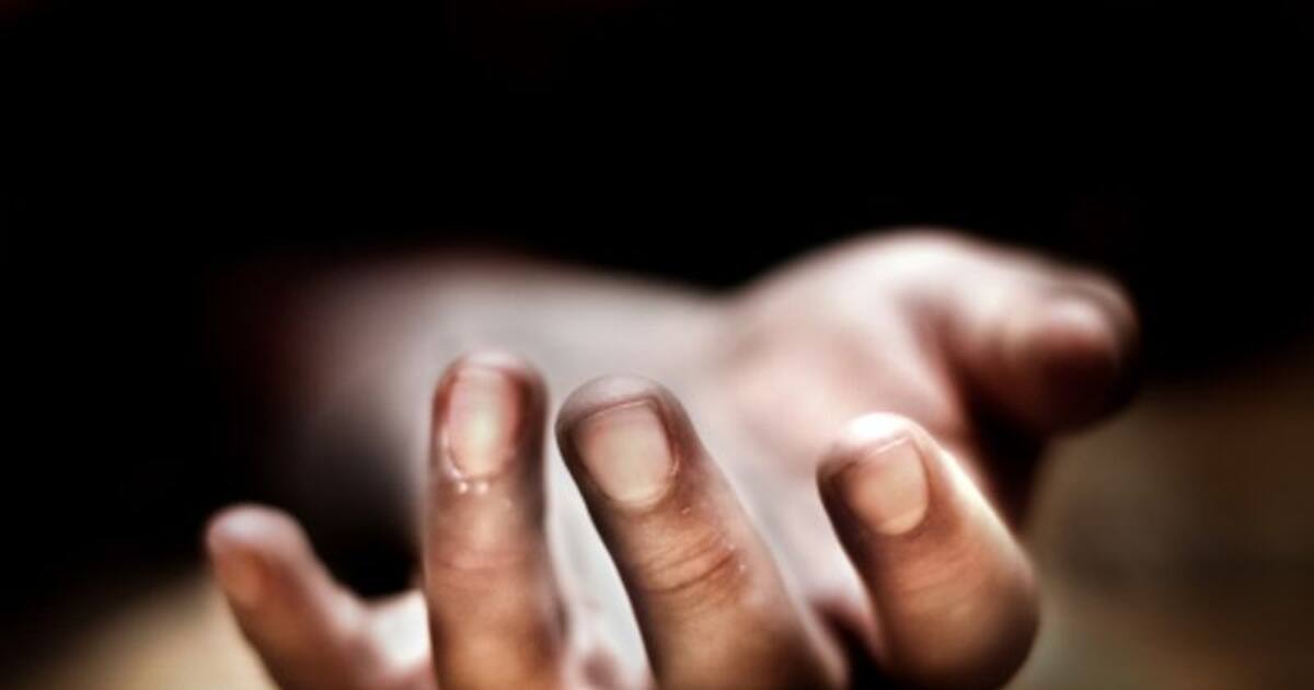 சமுதாய நலக்கூடம் இடிந்து விழுந்து 3 பேர் உயிரிழப்பு; பேருந்துக்காக காத்திருந்நத போது சோகம்