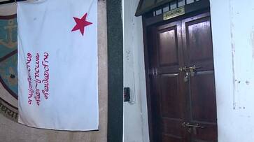 SFI activists locked Principal inside room at Maharajas college kgn SFI activists locked Principal inside room at Maharajas college kgn