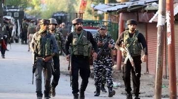 Security forces avert major disaster on Srinagar-Kupwara highway: 10-kg LPG cylinders connected to IED recovered AJR Security forces avert major disaster on Srinagar-Kupwara highway: 10-kg LPG cylinders connected to IED recovered AJR