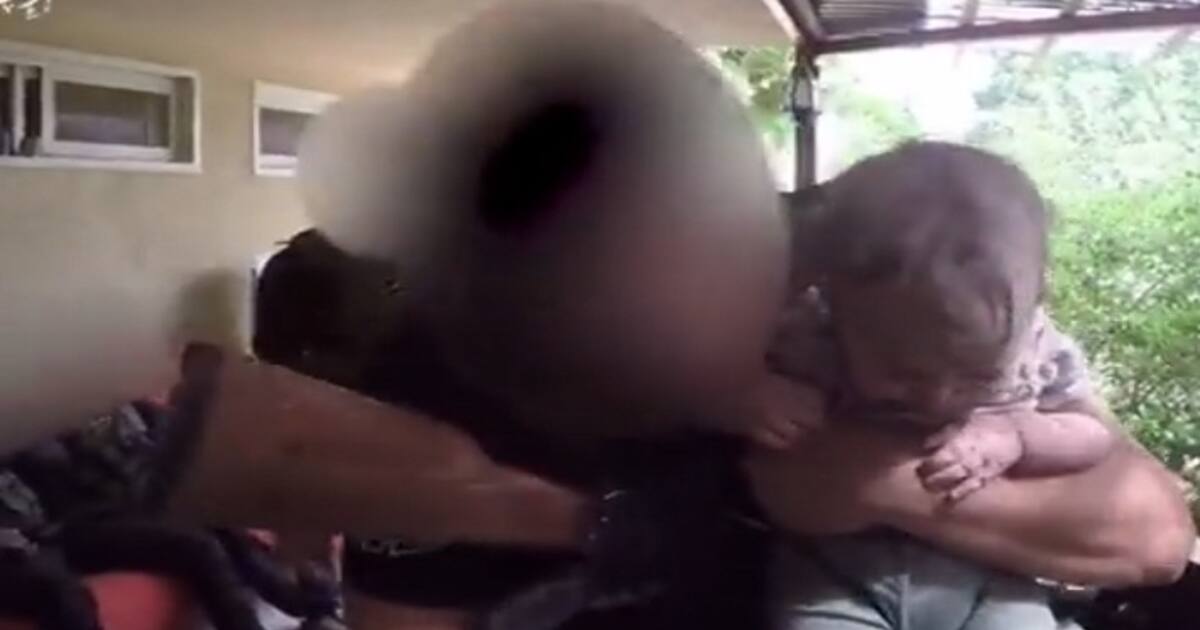 துப்பாக்கிகள் ஏந்திய ஹமாஸ் தீவிரவாதிகளின் கோரப் பிடியில் இஸ்ரேல் குழந்தைகள்; நடுங்க வைக்கும் வீடியோ!!