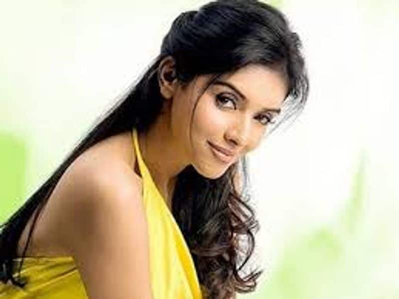 Srinu Vaitla Interesting comments on Venky Movie heroine sneha dtr