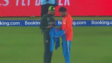 Babar Azam asked for a signed Jersey from Virat Kohli after IND vs PAK Match rsk Babar Azam asked for a signed Jersey from Virat Kohli after IND vs PAK Match rsk