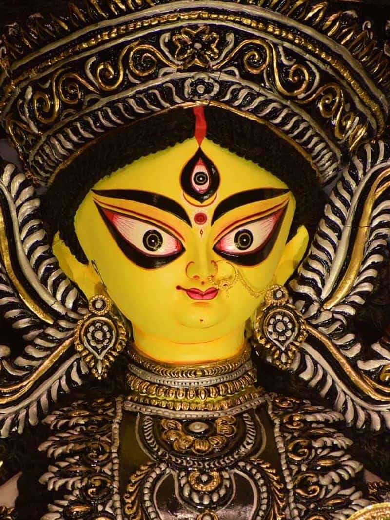 Navratri Day 3 Maa Chandraghanta Wishes: Here are some greetings ...