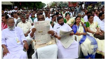 Kerala: UDF workers lay siege to Secretariat over alleged corruption charges against Pinarayi govt anr Kerala: UDF workers lay siege to Secretariat over alleged corruption charges against Pinarayi govt anr