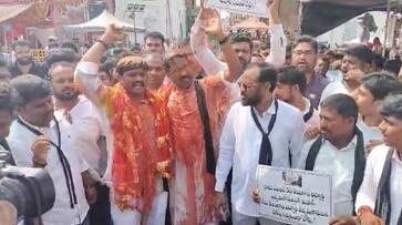 Telangana Assembly Election 2023 ... Suspended congress leader protest at Bhagyalakshmi Temple AKP Telangana Assembly Election 2023 ... Suspended congress leader protest at Bhagyalakshmi Temple AKP