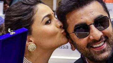 Bollywood actor Alia Bhatts photo trolled for kissing Ranbir Kapoor lose his cool in 69th National film awards ceremony hrk Bollywood actor Alia Bhatts photo trolled for kissing Ranbir Kapoor lose his cool in 69th National film awards ceremony hrk