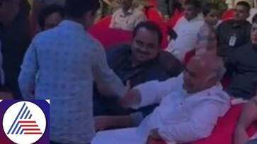 BJP condemns video of Karnataka Minister being showered with currency notes, alleges corruption vkp BJP condemns video of Karnataka Minister being showered with currency notes, alleges corruption vkp