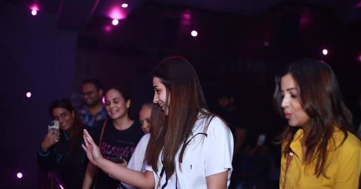 விடாமுயற்சி ஷூட்டிங்கிற்கு லீவு போட்டு.. ஃபாரினில் இருந்து கிளம்பி வந்து ரசிகர்களுடன் லியோ FDFS பார்த்த திரிஷா