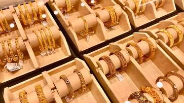 huge robbery in daylight as five membered gang took jewellery worth about 10 crore rupees afe huge robbery in daylight as five membered gang took jewellery worth about 10 crore rupees afe