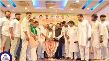 Bellari Congress meeting leaders erupts discontent Argument in front of AICC members sat Bellari Congress meeting leaders erupts discontent Argument in front of AICC members sat