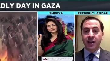 Israeli guest angered by News presenter of the Mirror Now for wearing saari resembling Palestinian flag video akb Israeli guest angered by News presenter of the Mirror Now for wearing saari resembling Palestinian flag video akb