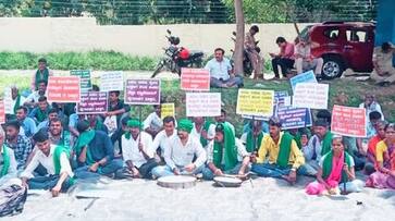 Mysuru Demand to give jobs to the children of farmers who lost their land for industrial establishment snr Mysuru Demand to give jobs to the children of farmers who lost their land for industrial establishment snr