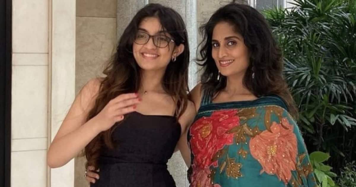 அஜித் மகளா இது... அச்சு அசல் ஷாலினியை ஜெராக்ஸ் காப்பி எடுத்ததுபோல் இருக்கும் அனோஷ்காவின் கார்ஜியஸ் கிளிக்ஸ்