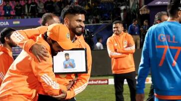 Shreyas Iyer received the best fielder award after IND vs NZ 21st Match at Dharamsala rsk Shreyas Iyer received the best fielder award after IND vs NZ 21st Match at Dharamsala rsk
