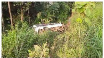 tempo traveller accident one death vadakara kozhikode fvv tempo traveller accident one death vadakara kozhikode fvv