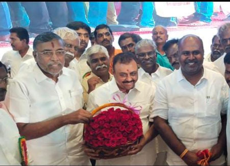 The former students' association has complained that the election of administrators of Madurai Yadava College is being done illegally kak