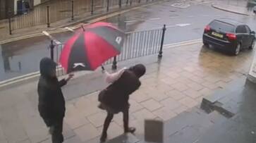 women wearing hijab hit by a unknown person in UK police investigation ans women wearing hijab hit by a unknown person in UK police investigation ans